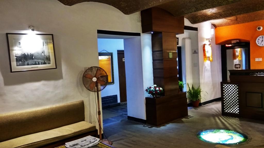 Hotel Heranya Катманду Екстериор снимка