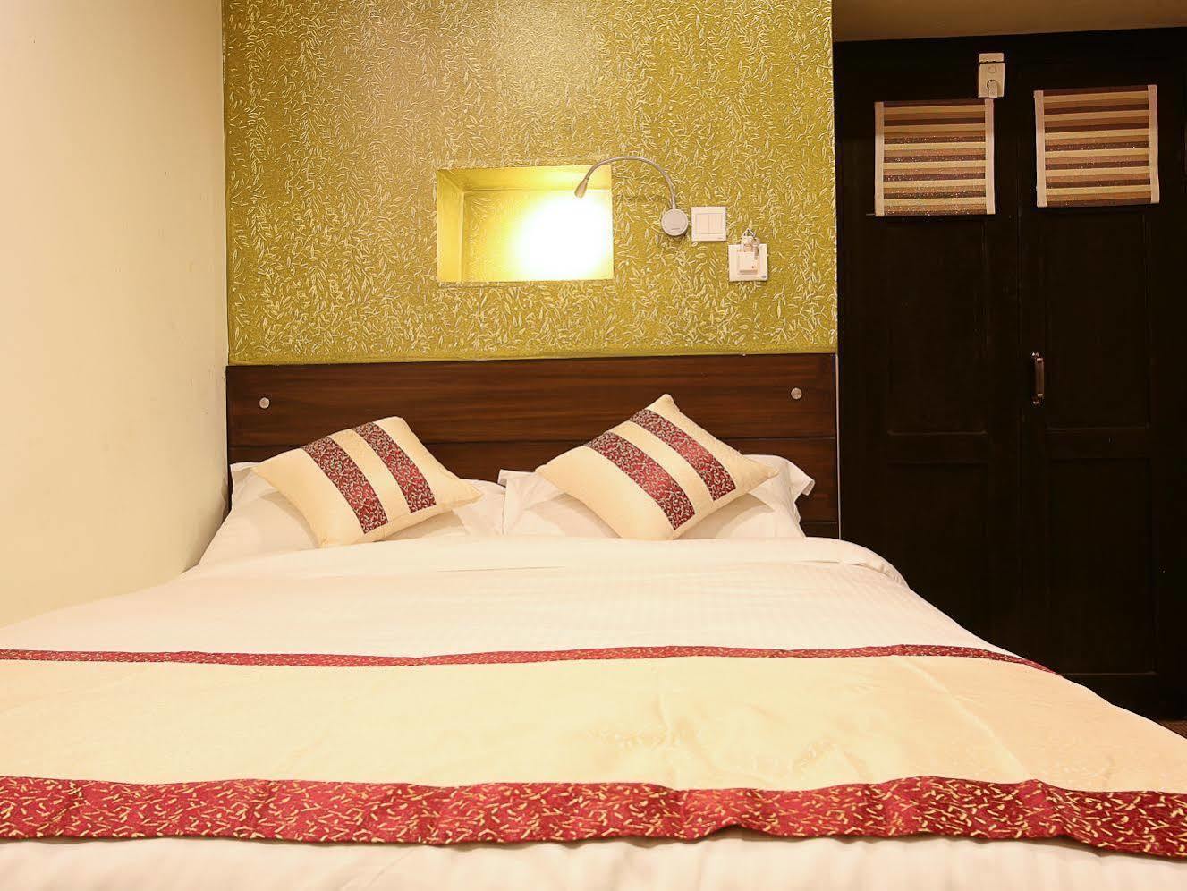 Hotel Heranya Катманду Екстериор снимка