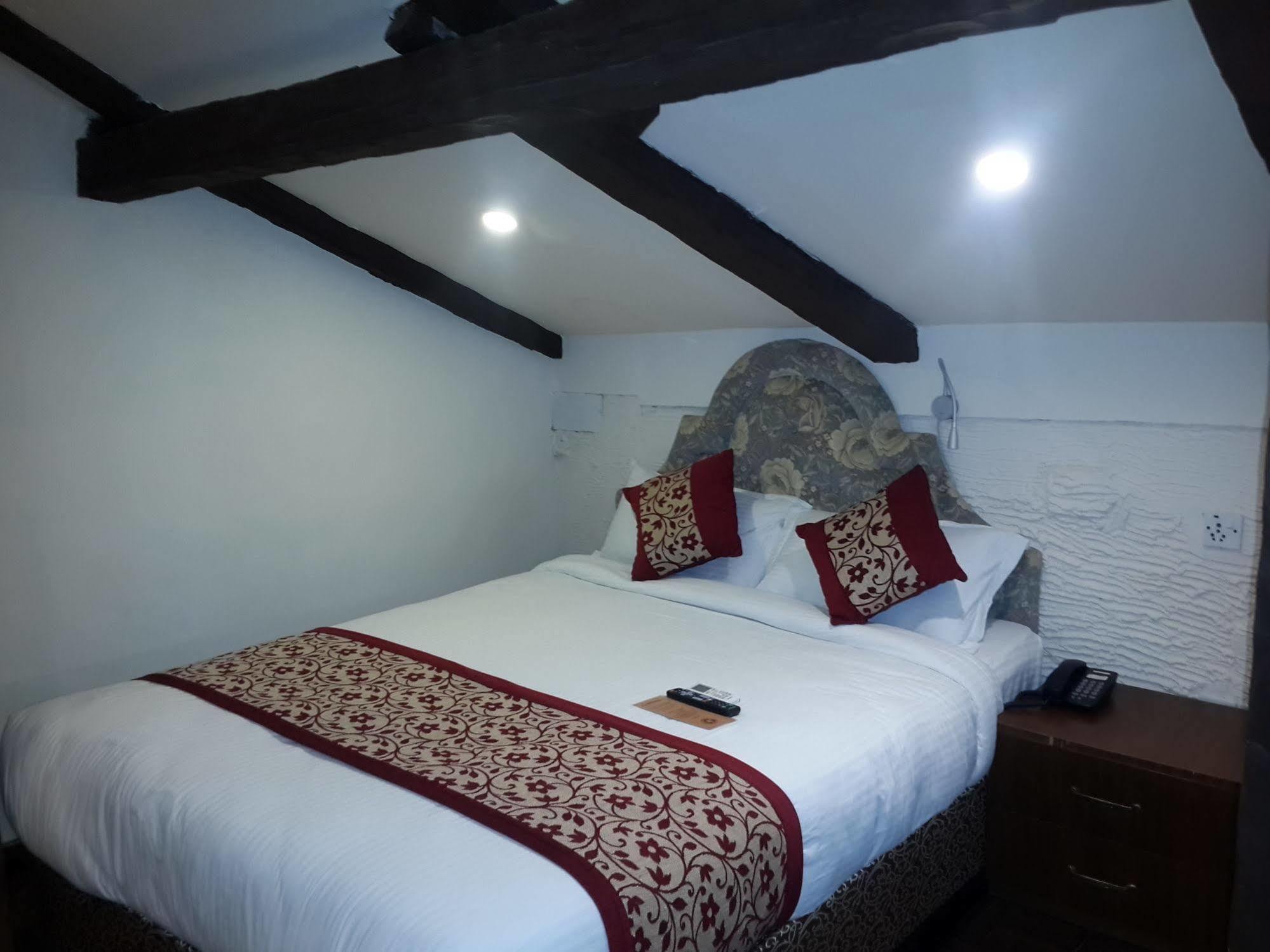 Hotel Heranya Катманду Екстериор снимка