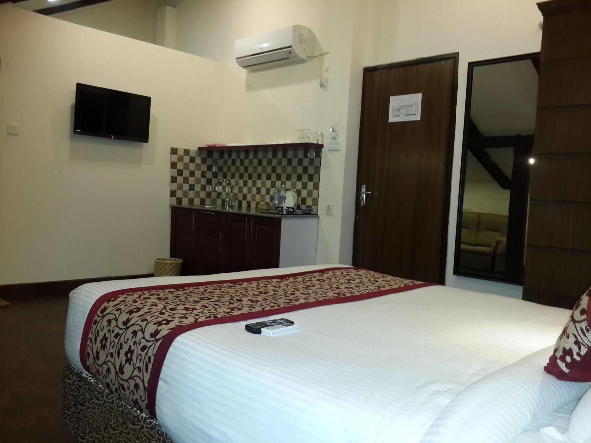 Hotel Heranya Катманду Екстериор снимка