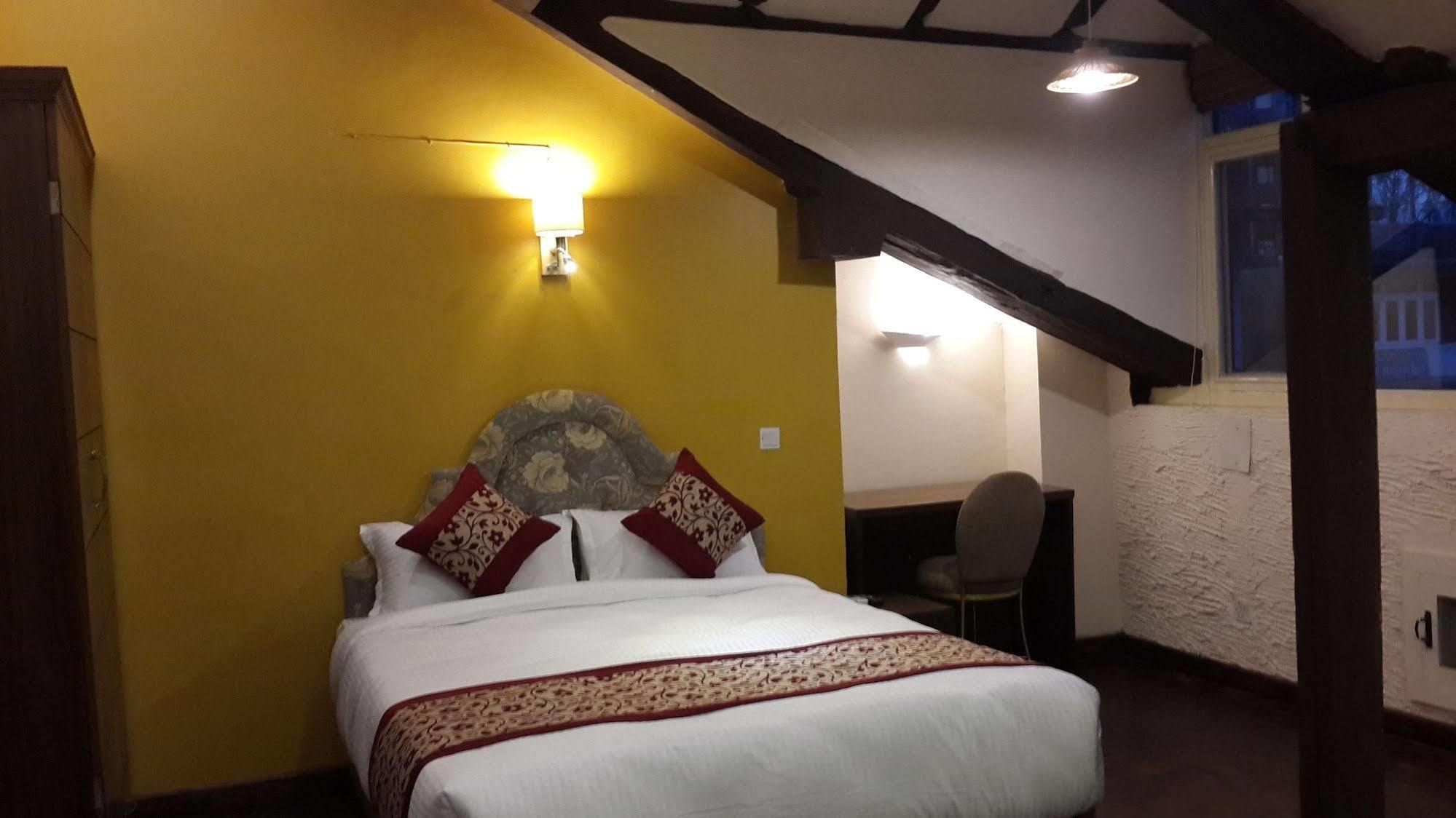 Hotel Heranya Катманду Екстериор снимка