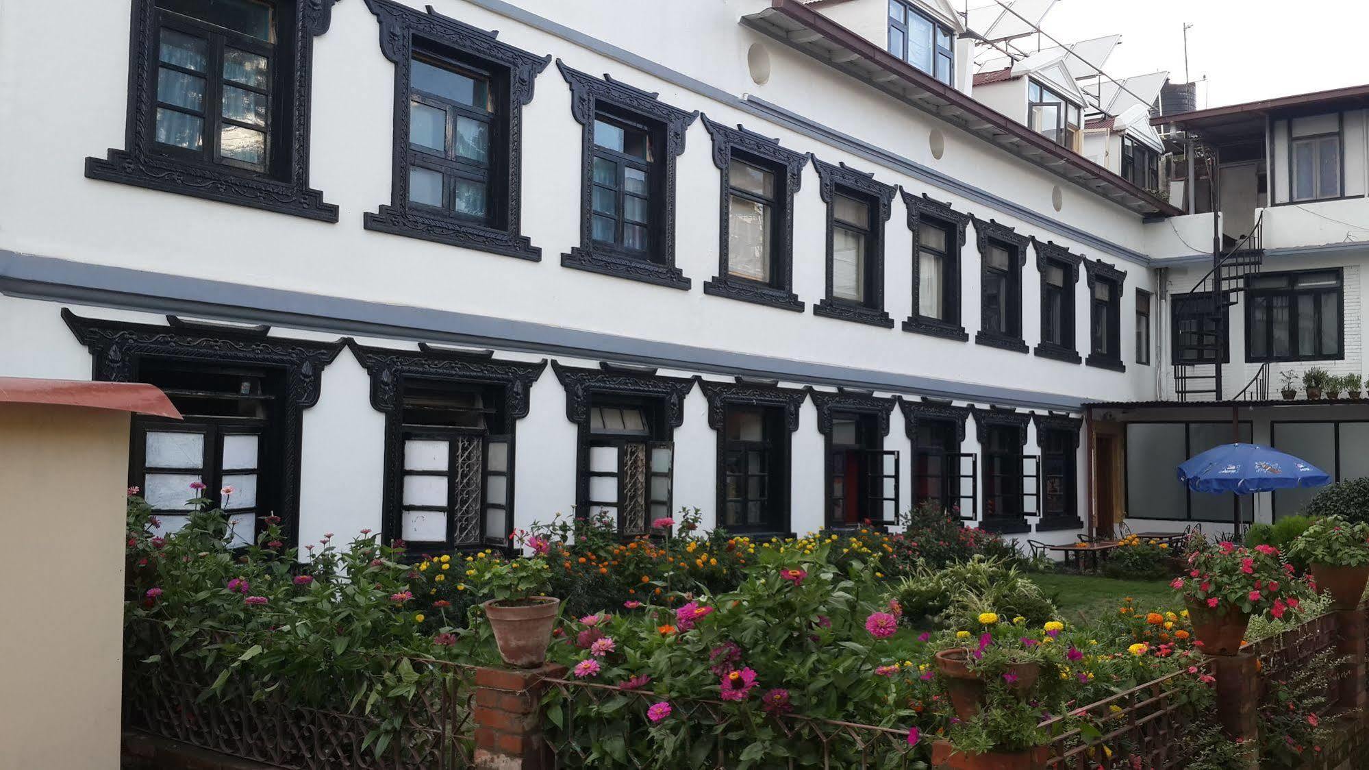 Hotel Heranya Катманду Екстериор снимка